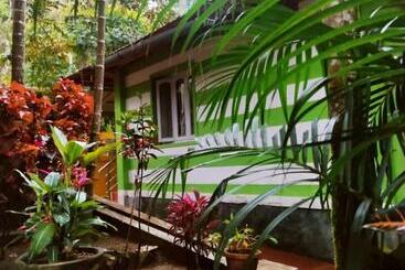 Hotel Cottage Garden Deepikas