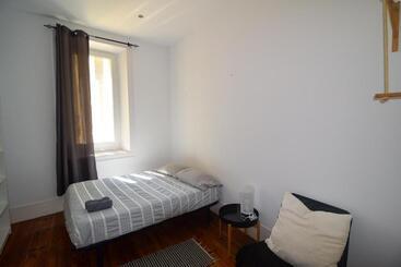 Pensionat Embassy Arriaga Private Elegance Rooms In Stylish Shared Apartment