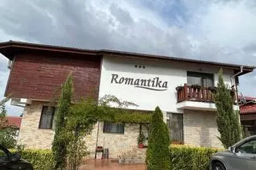 Retkeilymaja ваканционно селище романтика