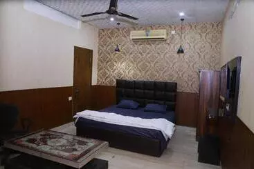 Hotel Oyo Flagship The Secret King Guest House