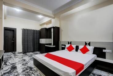 Oyo Flagship Hotel Divine Inn