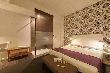 هاستل Hostal Mayerling Centro