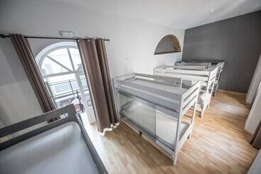 Отель Factory Rooms Tarifa   Hostel