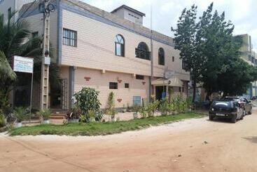 هتل Marys Guest House