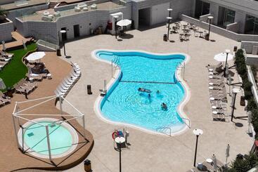 هتل آپارتمان Nathan S Suites On The Beach