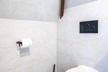 Bed and Breakfast New Family Xl Utopia Top Floor App4 Rotterdam Schiedam City Centre Central