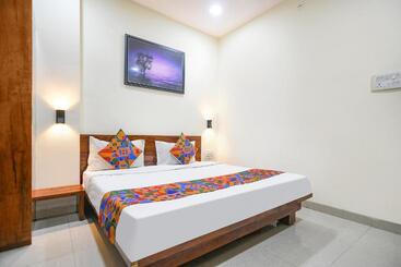 هتل Fabexpress Golden Sky