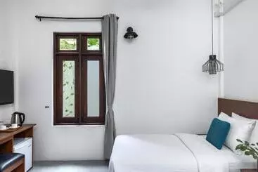 هتل Fushi Beach Guesthouse