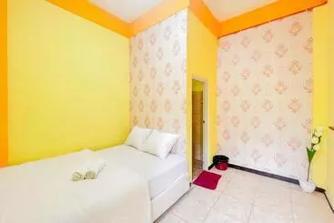 Hotel Sion Homestay Mitra Reddoorz Near Terminal Kertajaya Mojokerto
