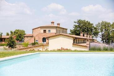 Isa Luxury Resort With Swimming Pool Immersed In Tuscan Nature, Apartments With Private Outdoor Ar