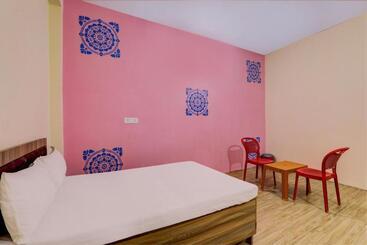 Отель Oyo Krishna Restaurant And Guest House