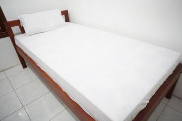 Hotel Oyo Life 93038 Kost Putra Malilah