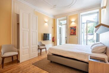 پانسیون Downtown Grand Houses