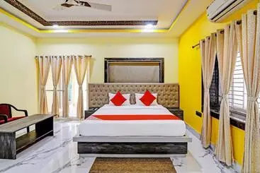 ホテル Oyo Flagship Sri Sai Palace