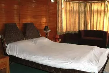 Pension Khaas Muqaam