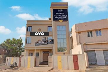Pop 81014 Hotel Royal Raj