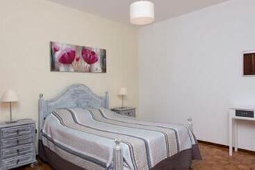 Ostello Casa Silver, Gale Sleeps 9 Close To Amenities And Beach!