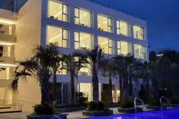 Calacatta Hotel & Resort