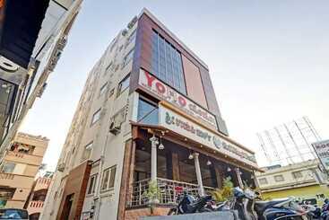 酒店 Iroomz Sri Udupi Park Suites Pmc