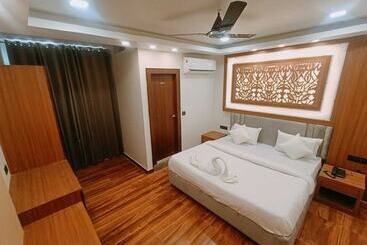 Fabhotel Shaurya Inn