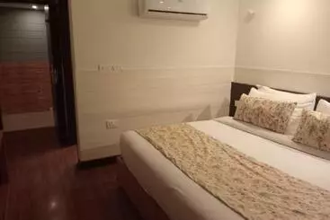Hotel Yashshree Mussoorie Mall Road