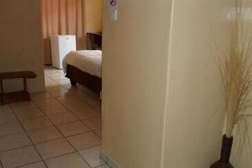 پانسیون Hardrock Guest House