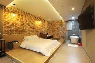 Мотель Changwon Jinhae Yongwon Hotel Vin