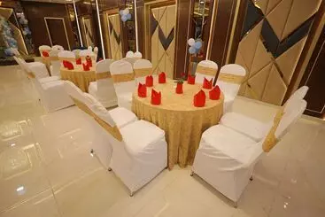 ホテル Taj Crown Plaza