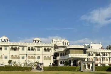 Resort Gold Nest Rubystone Heritage