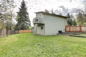 Mökkimajoitus Beautiful Kenmore Retreat Near Marina & Beach!