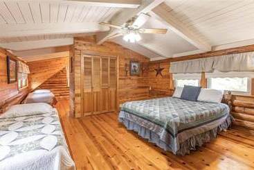 צימר Dragonfly Meadows Guesthouse