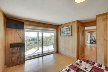 Mökkimajoitus Blowing Rock Home W/ Hot Tub & Mountain View Deck!