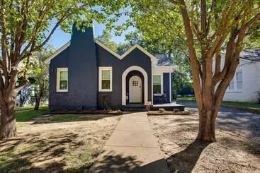 Mökkimajoitus Walkable Tyler House W/ Deck: 1/2 Mi To Downtown!