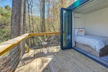 بيت ريفى Bryson City Tiny Cabin W/ Deck Near River Access!
