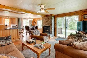 コテージ Cozy Bay City Abode W/ Deck & Fire Pit, Near Lakes