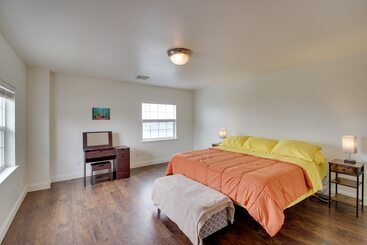 Сельский дом Crescent City Home W/ Hot Tub: Half Block To Beach