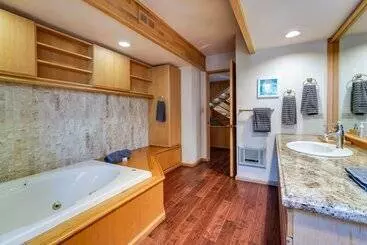 コテージ Expansive Tahoe Donner House With Hot Tub!