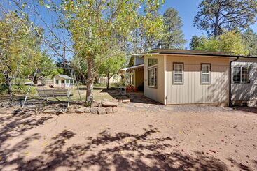 Pet Friendly Strawberry Cottage W/ Patio & Yard!