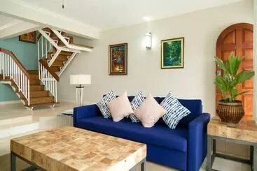 اقامتگاه Captivating 2 Bed Town House In Kingston
