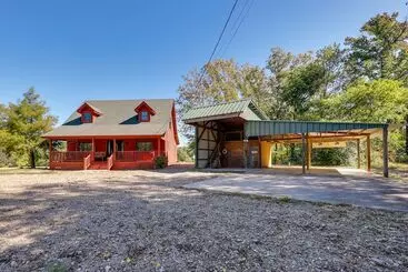 コテージ Riverfront Arkansas Abode   Furnished Deck & Grill