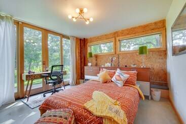 קוטג'' Riverfront Libertyville Retreat W/ Outdoor Kitchen