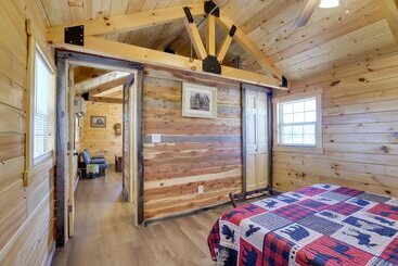 Сельский дом Rustic Caledonia Cabin Near State Parks & Boating!