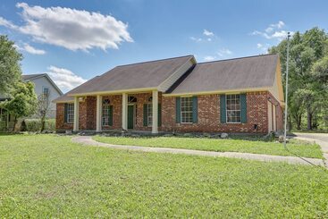 Landhus Waterfront Hitchcock Retreat W/ Kayaking Dock