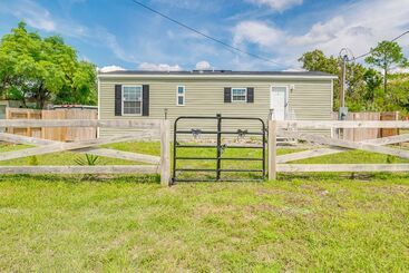 Dom wiejski Brooksville Home W/ Fenced Yard   14 Mi To Coast!