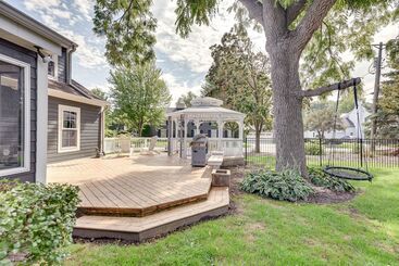 Hus på landet Charming Racine Home   Walk To Lake Michigan!