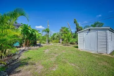 コテージ Englewood Oasis W/ Screened Lanai + Outdoor Pool!