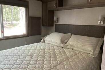 بيت ريفى Lincolnwood Tiny House 08