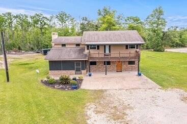 Landhus Louisiana Abode   Balcony, Pool Table & Lake Views