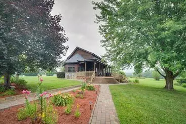 Peaceful Raphine Cottage W/ Deck & Fireplace!