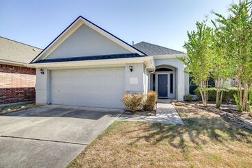 Landhus Pet Friendly Spring Home   4 Mi To Six Flags!